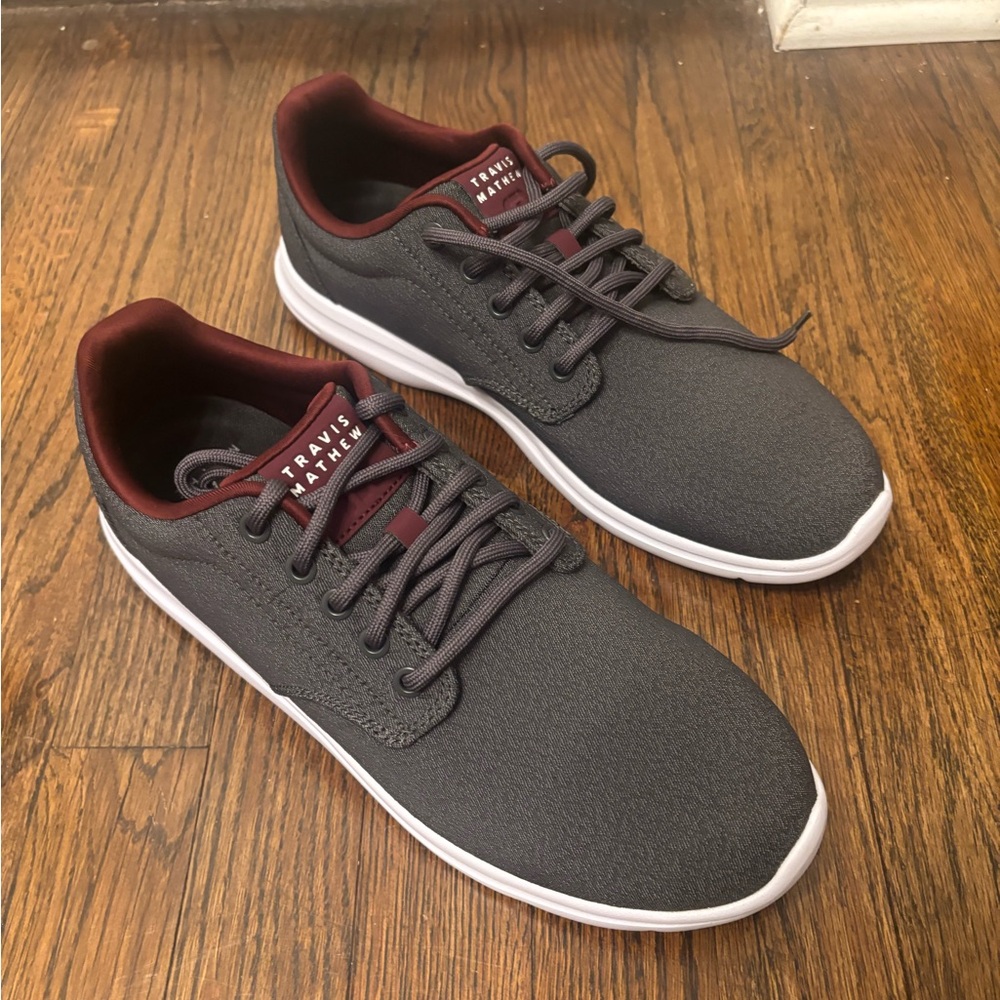 NWT Men’s Travis Mathew The Daily II Woven: Charcoal and Burgundy Sneakers - Picture 2 of 12